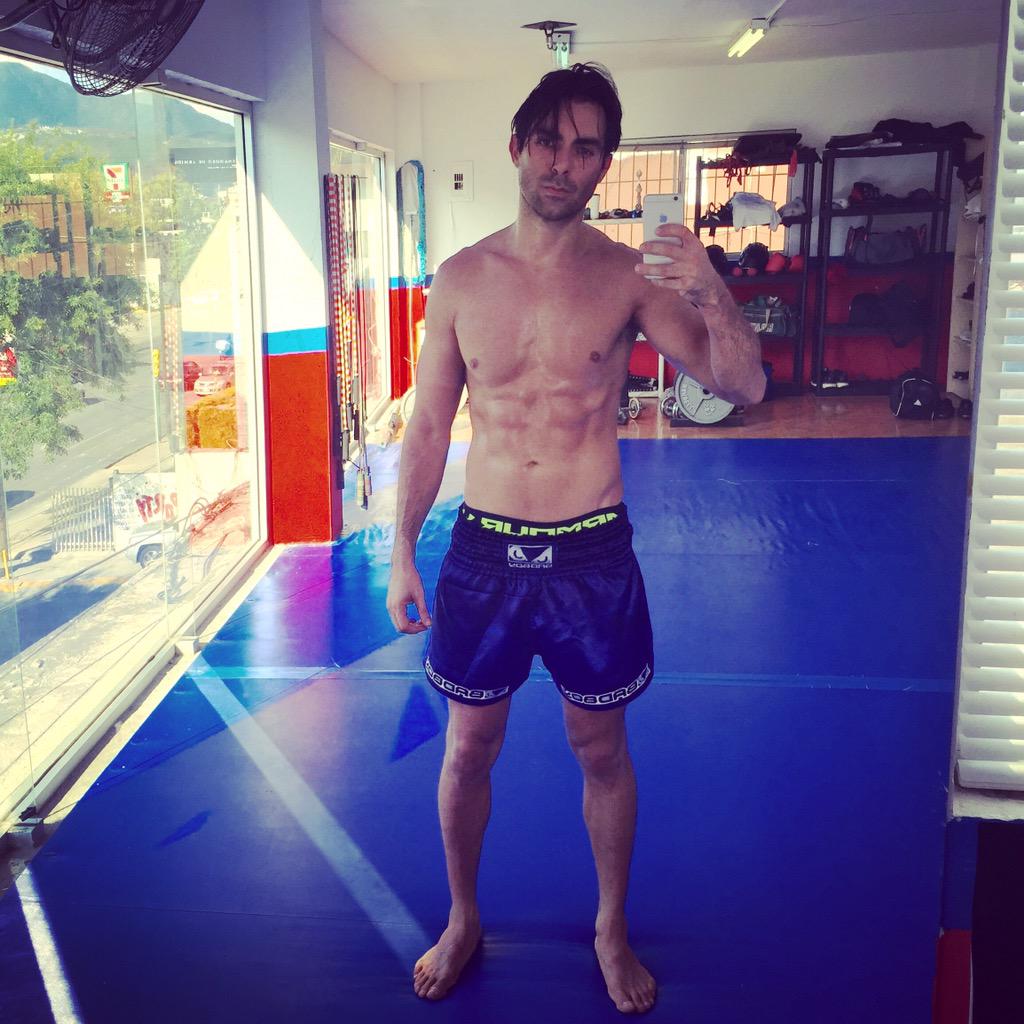 Ernestodalessio's tweet photo. #MuayThaiMode #COBRAPRIDE #family @ricky_cobra (Kru) @cobrarpbjj http://t.co/nYyorIHzRW