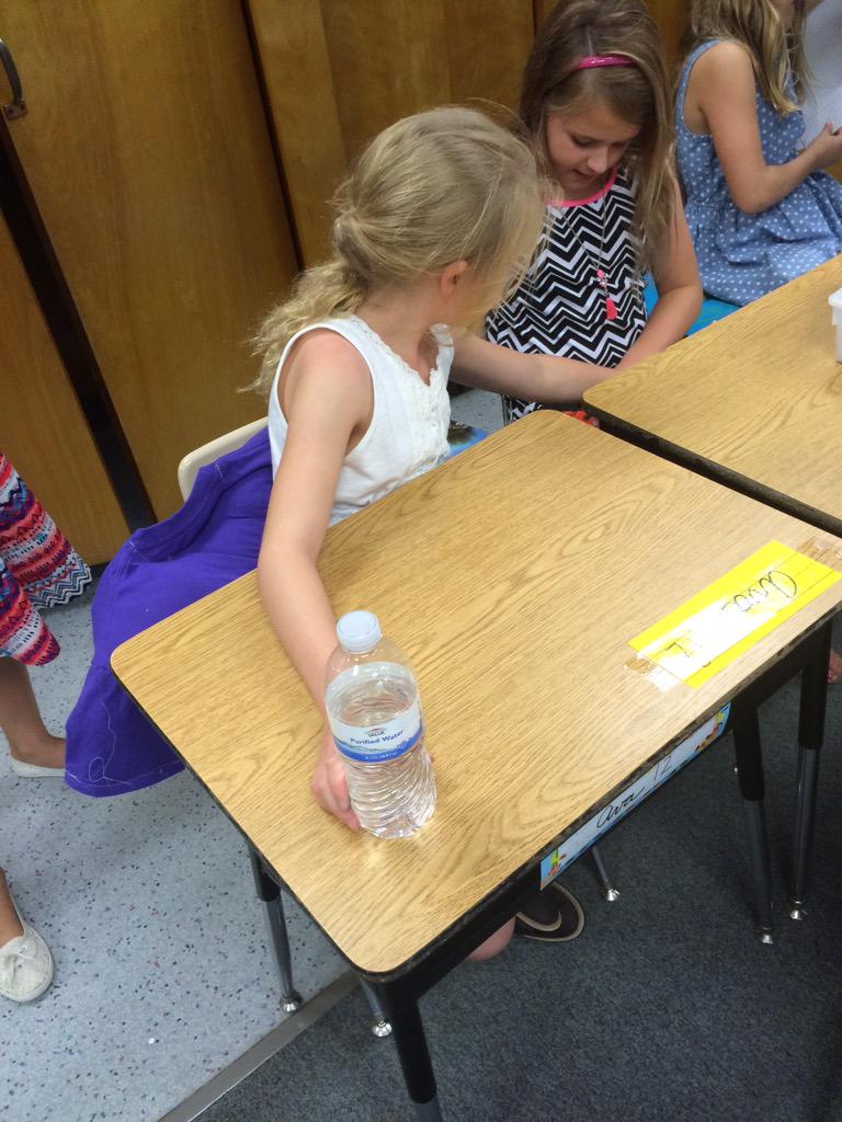 wwwote's tweet photo. Wow! Nice clean desk at the end of a very busy first day. #firstdaybsd2015 http://t.co/dNZgmMiPFh