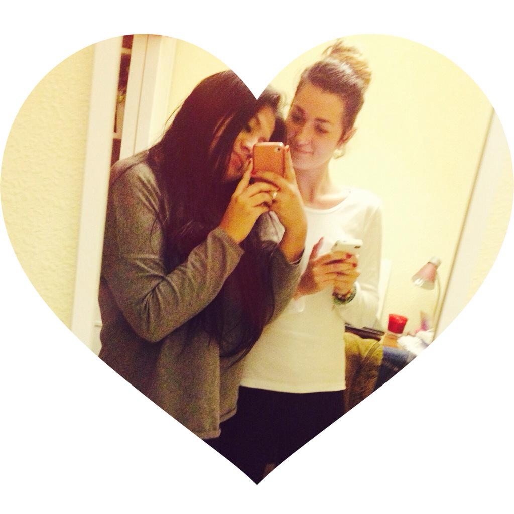 malpisci's tweet photo. Ojalá juntas, como en los viejos tiempos!! @PaulaMor_ 🍀👭 http://t.co/6Sv2ESBCgf