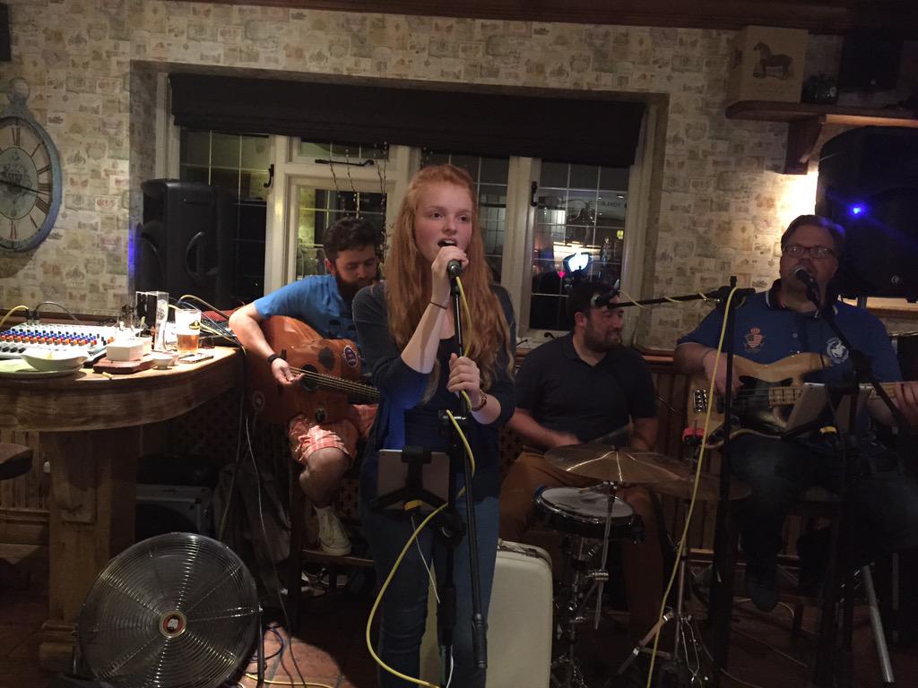 mdehutch's tweet photo. @BekkyB12321 guest performance with @thebeardband @RikBridge @craigsmithmusic @TheMondayClub_ http://t.co/OGYsifMtTv