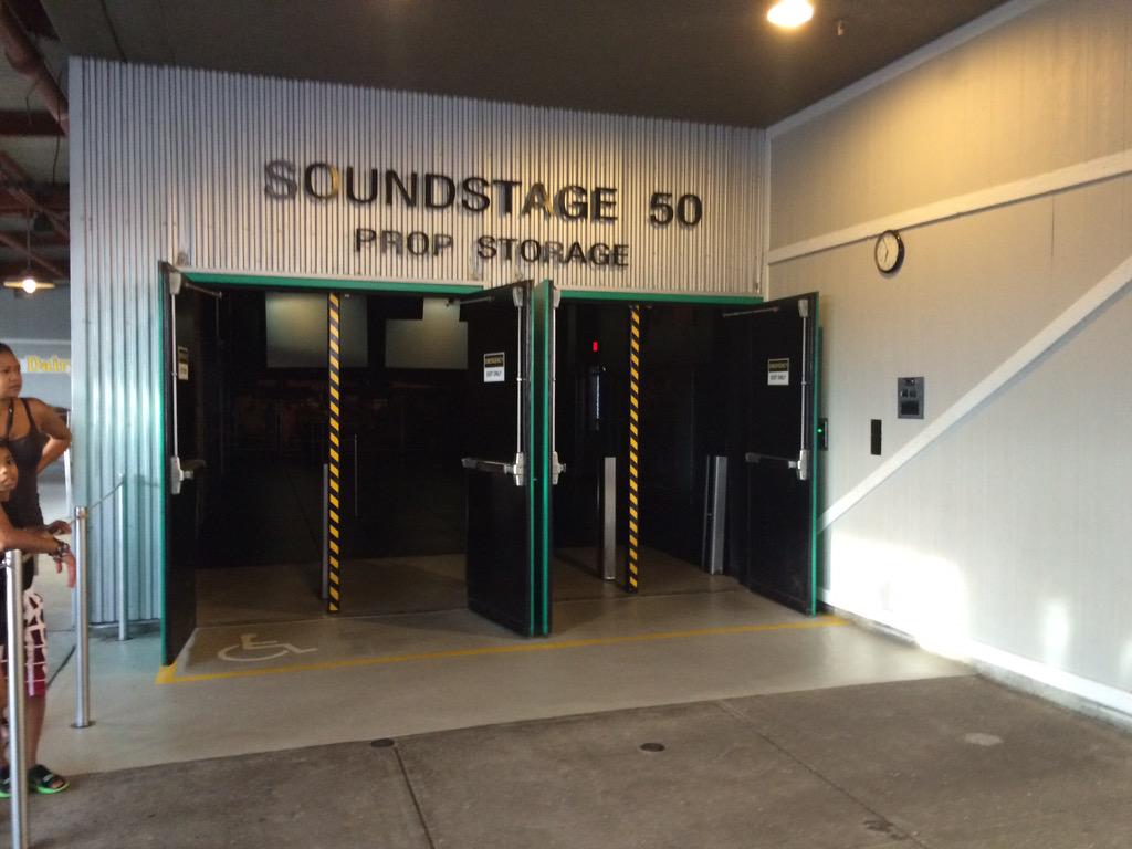 curiouslyamanda's tweet photo. from rude team members to no team members. I'm extremely disappointed in @UniversalORL today. http://t.co/soeFLOgZsh