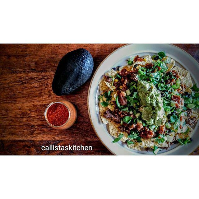 CallistaKitchen's tweet photo. Spicy Beef and Black Bean Nachos with lots of Guacamole piled high!
#nachos #guacamole #sp… http://t.co/sRKxb9EldR http://t.co/esvReokgPO