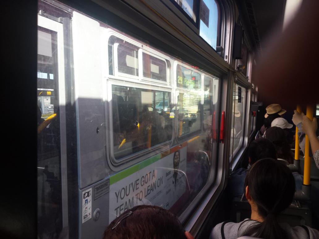spamwaits's tweet photo. The other bus of the same route has arrive. IT'S ON. #busraces #commuting http://t.co/XJ4MIzcrSk