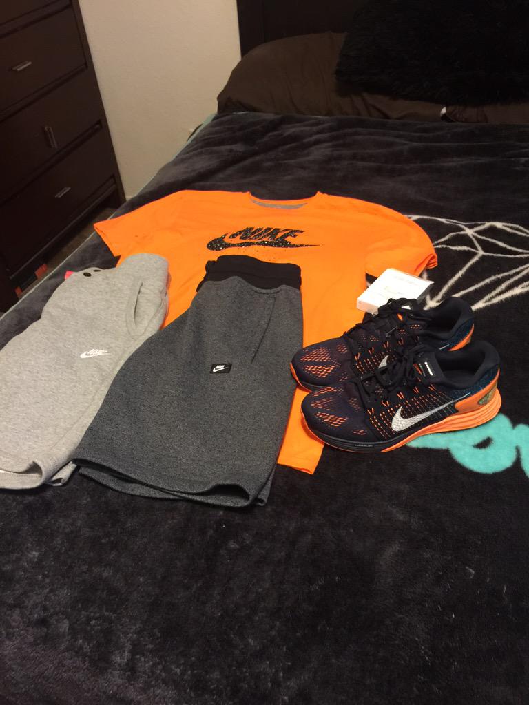 BsicChef's tweet photo. #Nikegamestrong http://t.co/5N2vrLdGjx