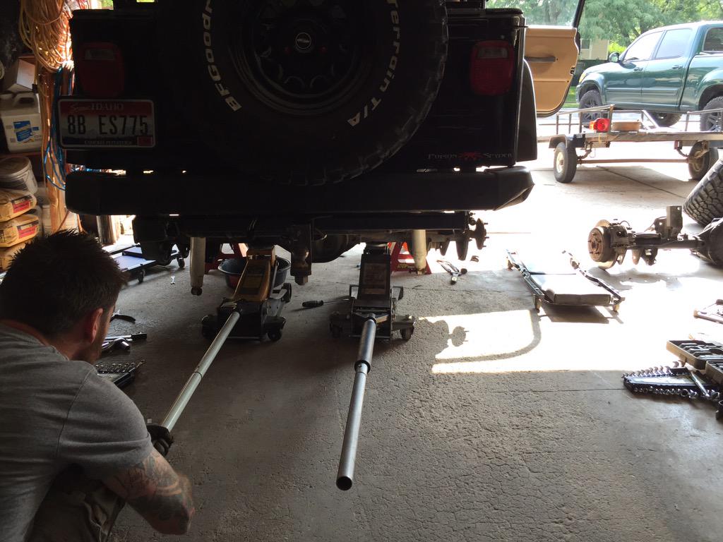 im4est's tweet photo. Dana 35 delete #itsajeepthing #jeeplife #JeepMafia #JeepWave #builtnotbought http://t.co/ShBwp52fsp