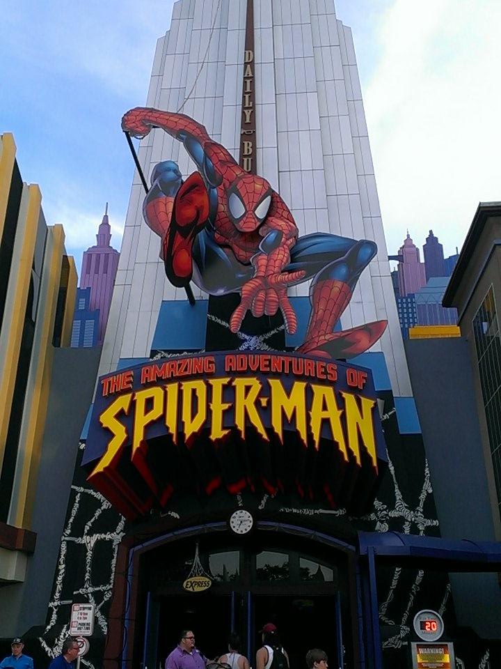 coasterblog2015's tweet photo. Jetzt geht's zum Hulk und Spiderman fahren in die... http://t.co/JsoddX1w01