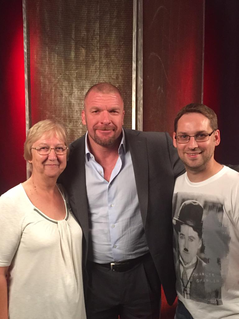 Congrats on winning @SportsLegacy auction, Carol and Mark! Looking forward to seeing you <a href="/WWENXT/">WWE NXT</a> in Sheffield in Dec!
