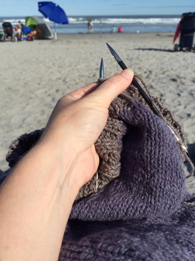 LizzieKnitSmith's tweet photo. Sweaters are best knit wile at the beach😎 http://t.co/yyUf2R34Xf
