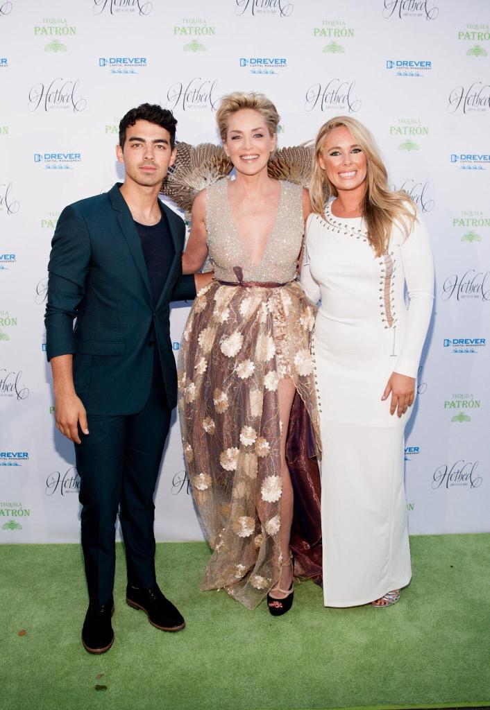 Co-hosts <a href="/joejonas/">J O E  J O N A S</a> and <a href="/sharonstone/">Free Professor</a> with singer <a href="/VictoriaNoyes/">Victoria Noyes</a> looked remarkable on the @HotbedBenefit red carpet!