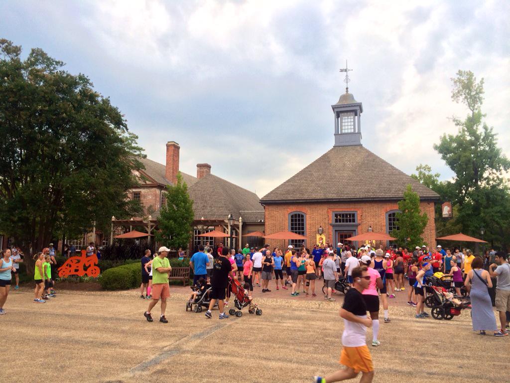 bigwilley18's tweet photo. .@DogStreetPub's #DSPRC & @LasBicicletasGO's #RideWithArt sharing @MerchantsSquare on a lovely #Williamsburg evening! http://t.co/gBj2b4pUNE