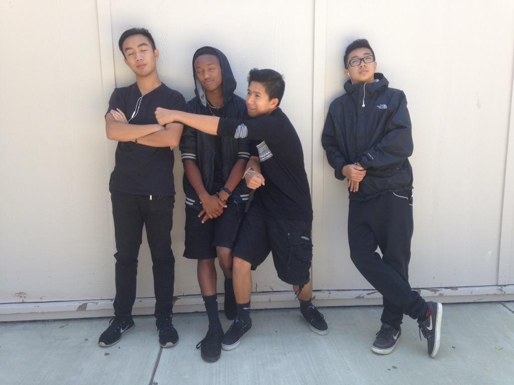 suspence12345's tweet photo. Monochrome Monday! #PHHSSpiritWeek http://t.co/I3e8Tibc5m