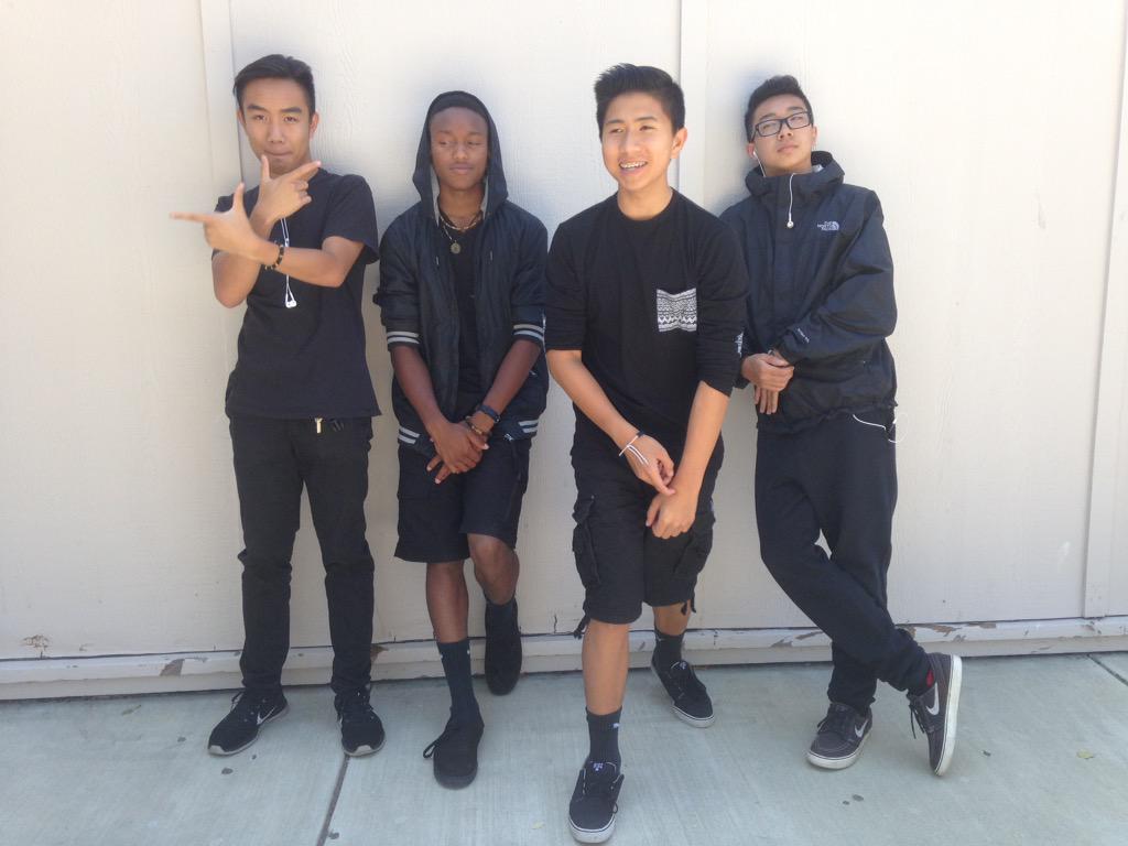 suspence12345's tweet photo. Monochrome Monday! #PHHSSpiritWeek http://t.co/I3e8Tibc5m