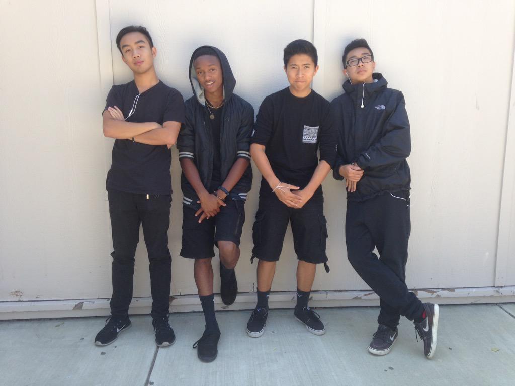 suspence12345's tweet photo. Monochrome Monday! #PHHSSpiritWeek http://t.co/I3e8Tibc5m