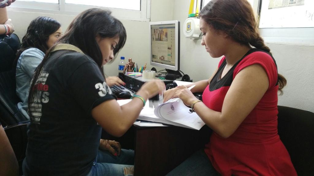 lindamedina17's tweet photo. Ya somos expertas en poner sellos 😄 #NosVemosGordas pero así no estamos jajaja #SAFOD http://t.co/d2OYlf4oYz