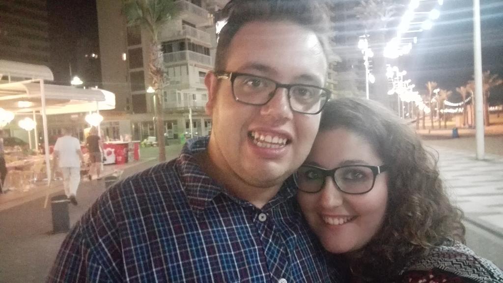 andreitacanop's tweet photo. Viviendo bajo la misma luna...soñando el mismo sueño....tq! @alejandroReche http://t.co/e9gufKpvbm