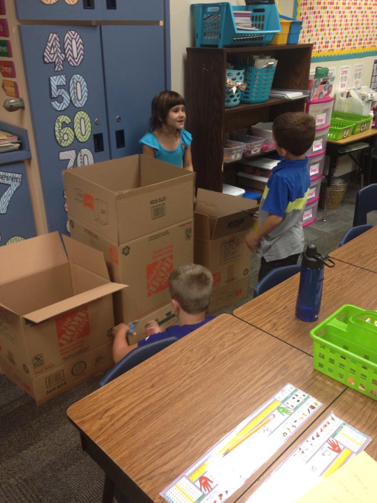 Robinson_Roos's tweet photo. Collaboration at its finest! #cardboardchallenge #CurtisES #Curtis2nd #firstdayroo #whywisd @Curtiselem http://t.co/rRoSxitkXC