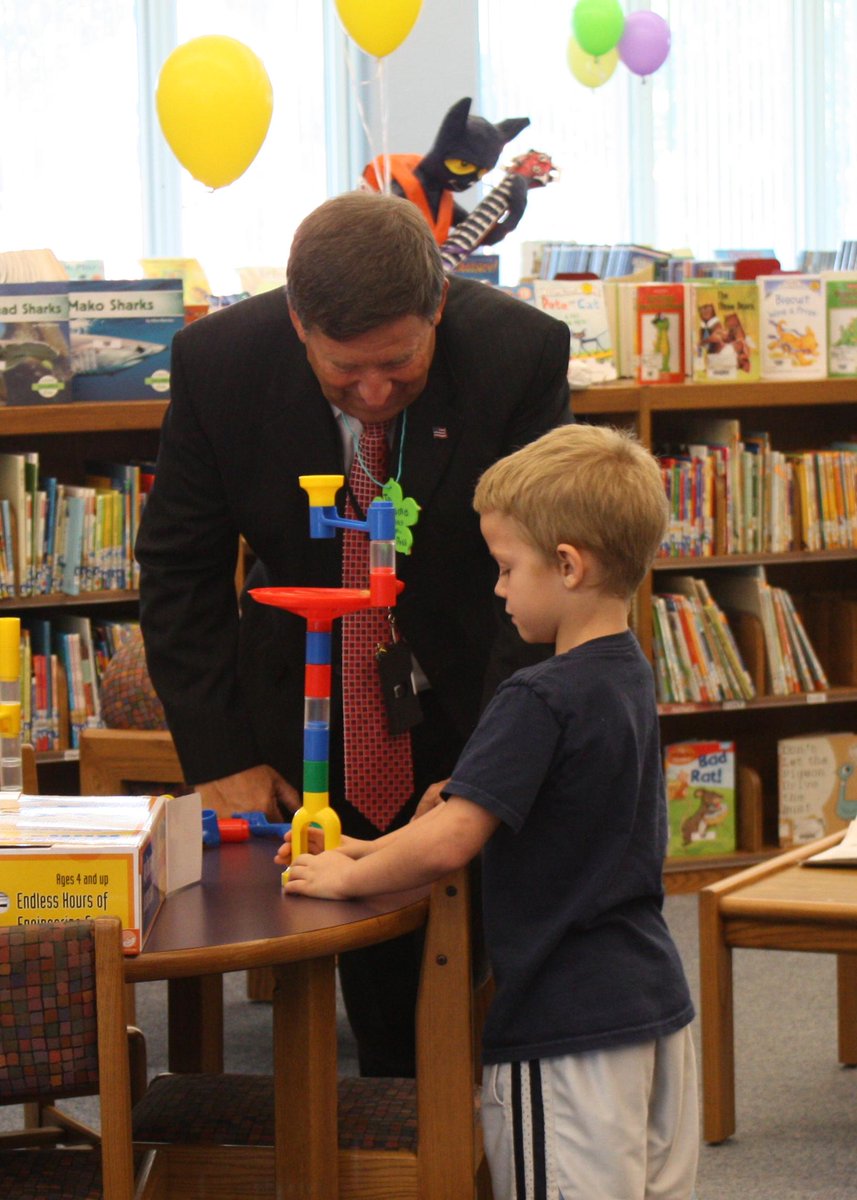Kimecsdprc's tweet photo. Innovation Center opened today at Ferry Pass Elementary School. http://t.co/aWzcfp7490