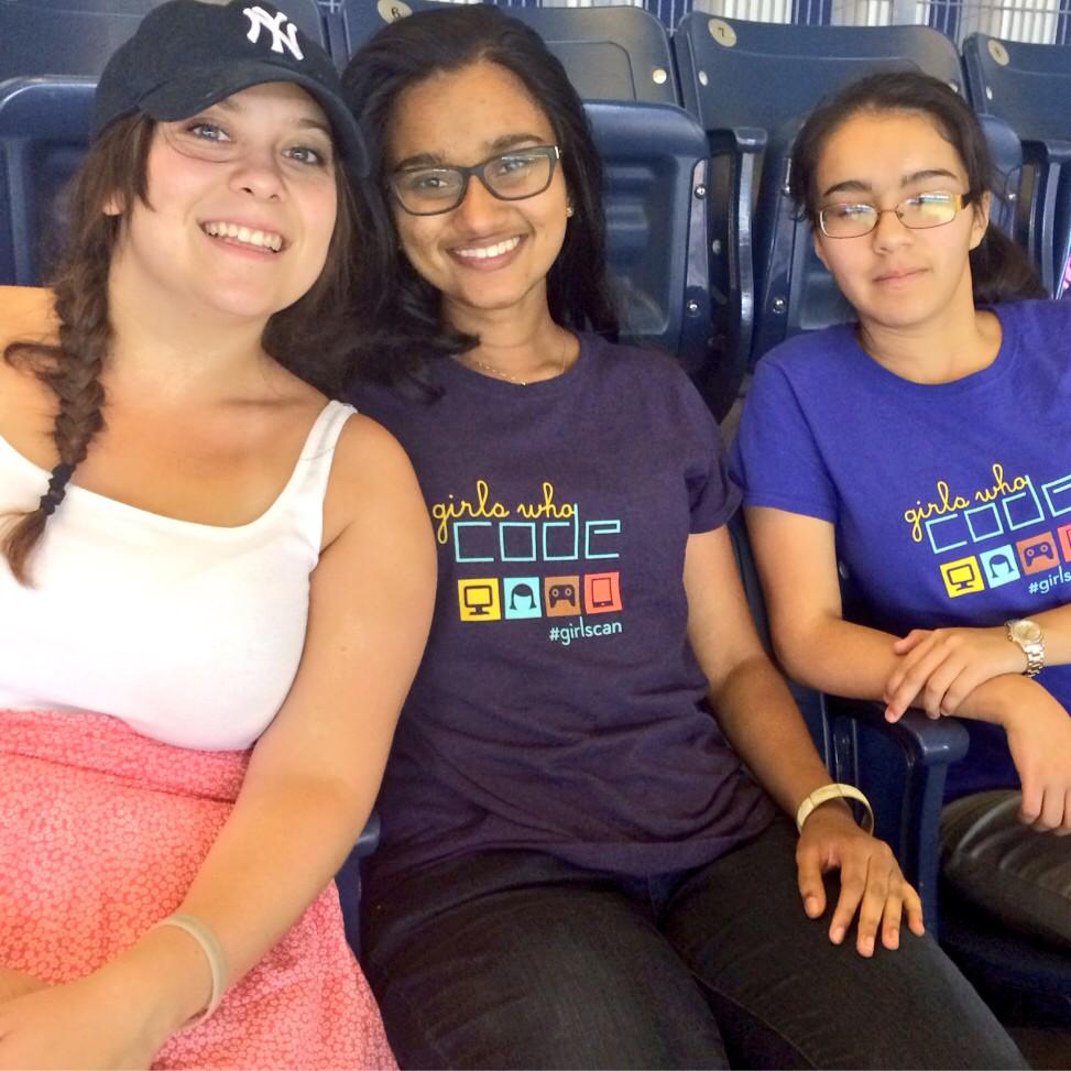 ae_fernandes's tweet photo. #GWCATT at the @Yankees game! Thanks for the tickets @ATT! @GirlsWhoCode #catchgreatness http://t.co/cQSNdkM0Zj