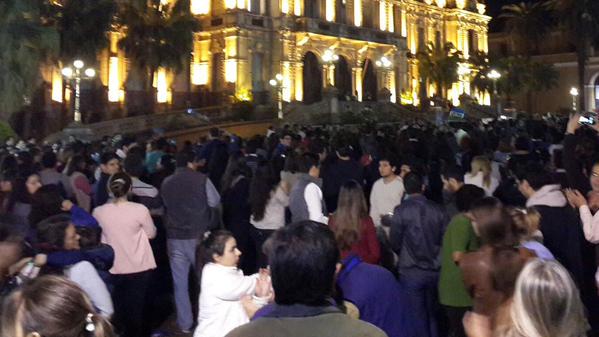 Infomedia24hrs's tweet photo. #AHORA #TucumanElige - #FraudeEnTucuman - #CACEROLAZO !! 📷 http://t.co/PbpUa8vOtF