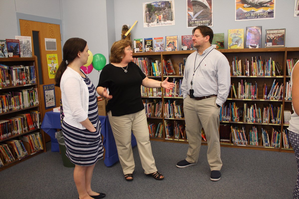 Kimecsdprc's tweet photo. Ferry Pass Elementary's Open House today - Aug. 24, 2015 - NEW Innovation Center. http://t.co/iGF3uzvjSk