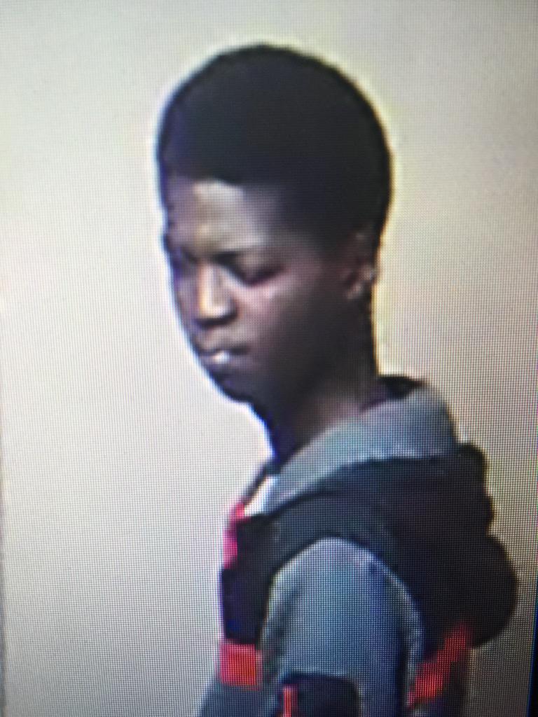 UTVS's tweet photo. @ClassyCloud_ @somaliwali this is the guy who attempted the robbery, but failed #leftintears #tvstudioshavecameras http://t.co/zgb6ZbQdHM