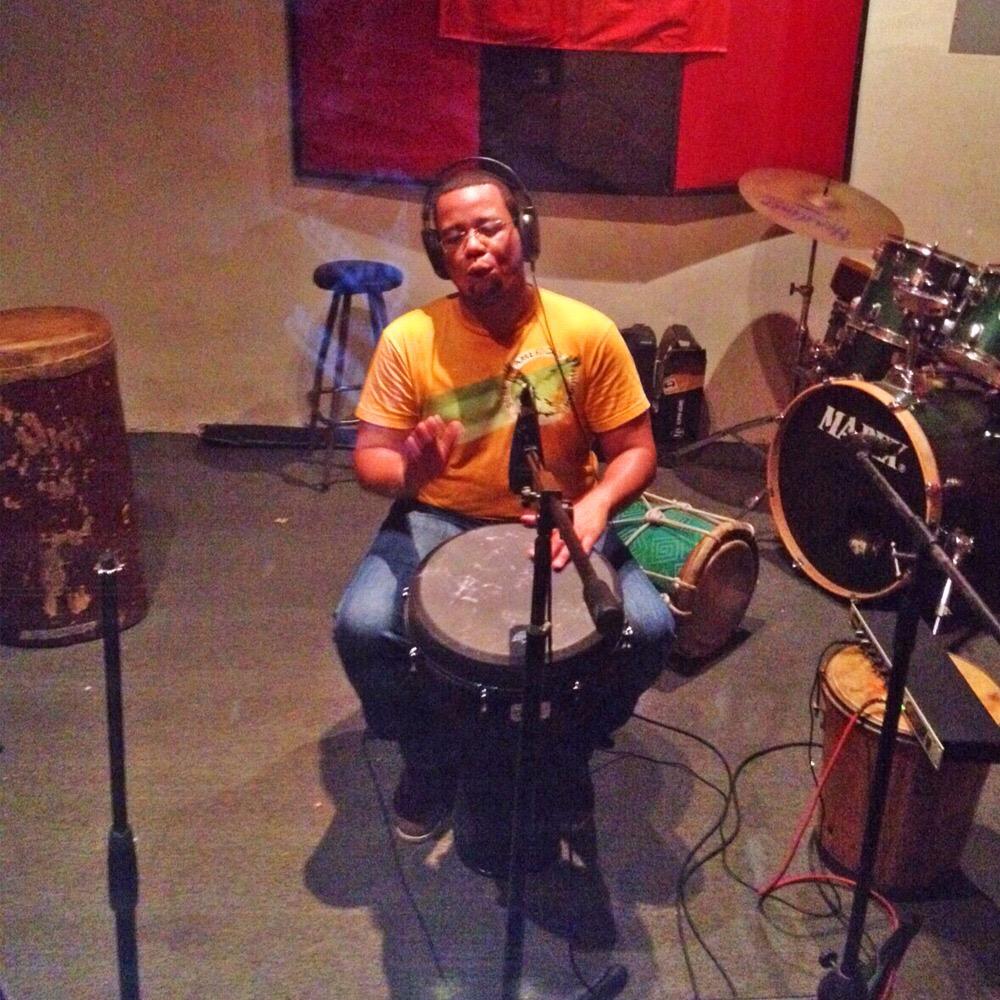venjheoficial's tweet photo. Así grabamos un merengue sabroso en el estudio, en las manos de Juan Laurens👋🏼 http://t.co/WogwLsitbX