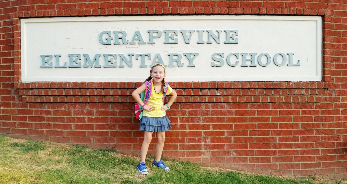 mandyfsmith's tweet image. First day of 2nd grade! #GESshineon