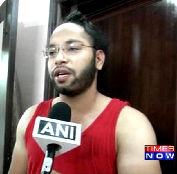 TimesNow's tweet photo. Didn't harass Jasleen.She's an AAP supporter, doing it for political mileage: Sarabjeet Singh #FightBackIndia http://t.co/pYMvxI2O5H
