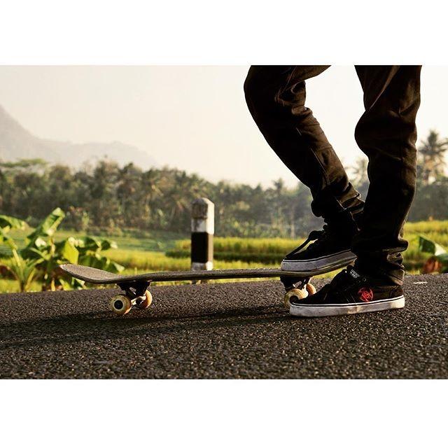 Ready for skating and go to dance floor.
