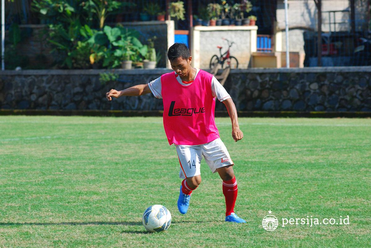 Ismed dan Rendi Gabung, RD Siapkan strategi untuk laga perdana persija.co.id/article/195-is…
#GuePersija