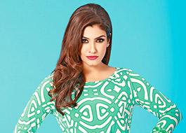 fillamwala's tweet photo. Would they dare to behave this way with Shah Rukh Khan - Raveena Tandon http://t.co/WF23w37tn6 http://t.co/I6N7I6185r
