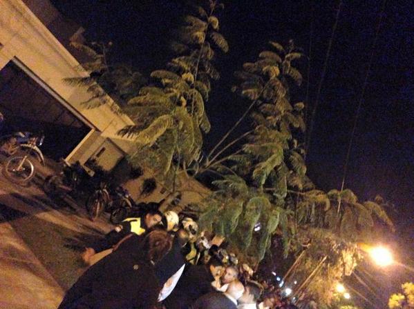 Infomedia24hrs's tweet photo. #URGENTE #Tucumanazo - #RepresiónEnTucumán Anda poniendo los fideos @JuanManzurOK! ,llegan visitas a tu casa, atte 📷 http://t.co/luV7KBXIHy