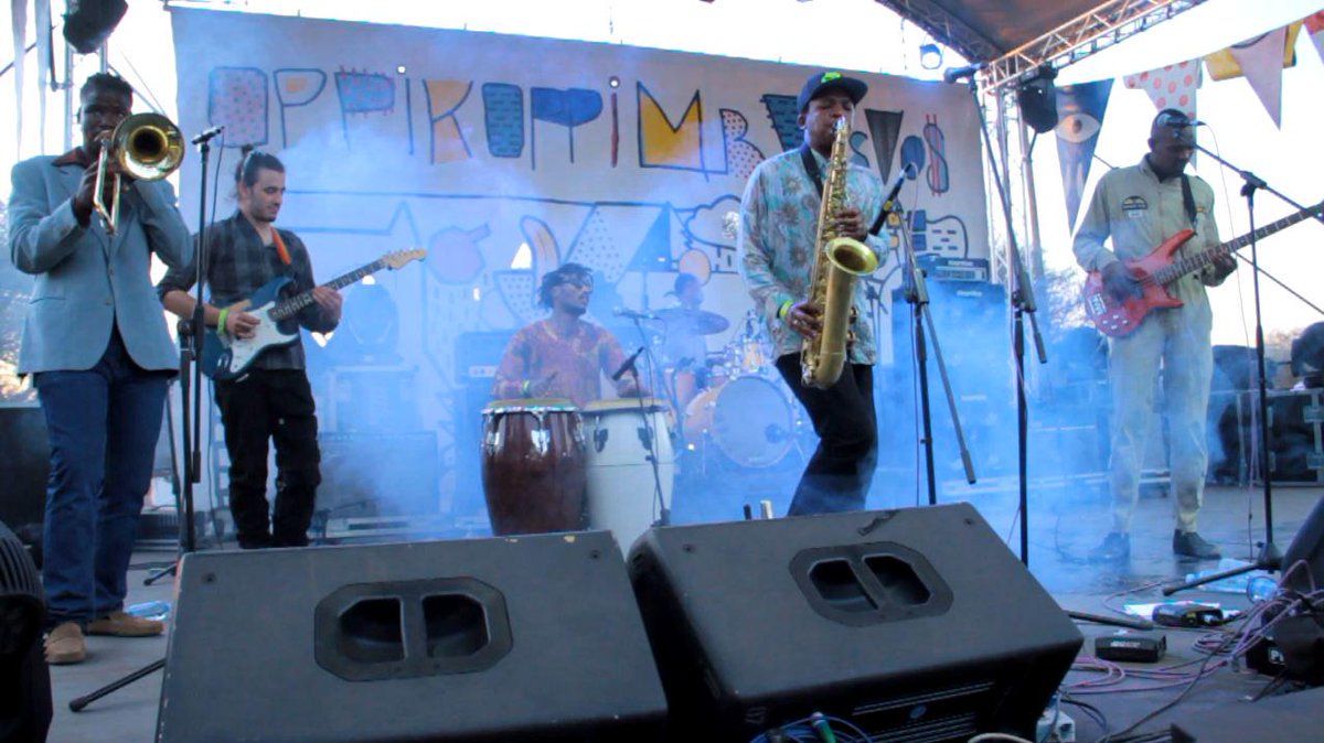 SOUTHSTARFILMS's tweet photo. @PlanetLindela feeding the masses @oppikoppi http://t.co/Aa1Nlw1C5b