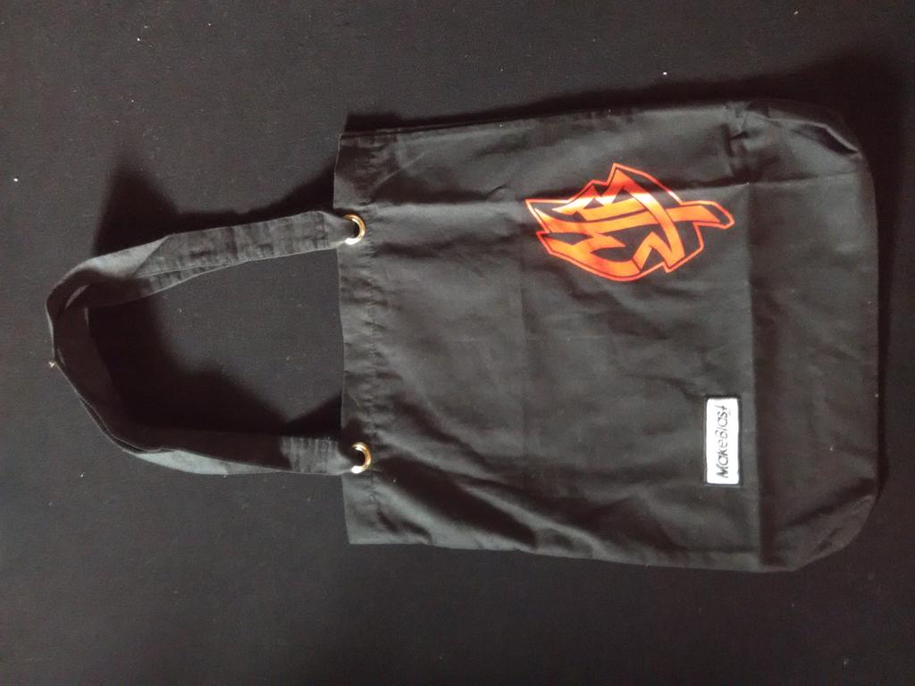 crimes_co's tweet photo. NEW ARRIVAL TSHIRT AND TOTTEBAG MB http://t.co/p5XqeqDhEd