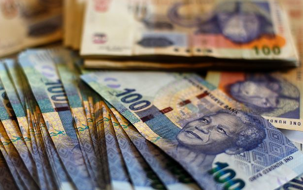 TimesLIVE's tweet photo. Black Monday mayhem http://t.co/rUztJE0UeV http://t.co/FAqF4OZDSK