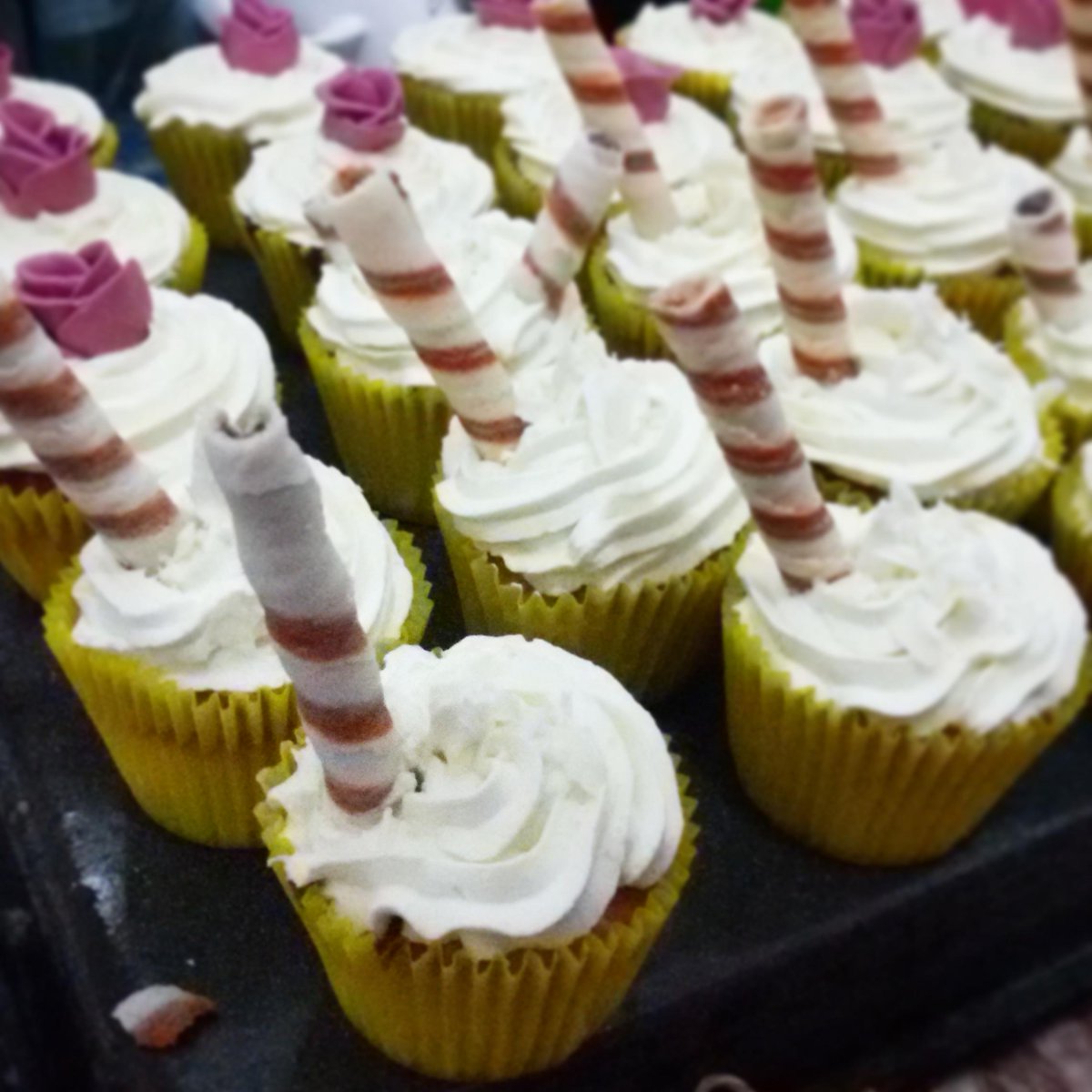 ADScocina's tweet photo. http://t.co/bn6JI9CBZA HOY CUPCAKES! #Cupcakes #Buttercream #Dulce #Recetas #Facil #ADSCocina http://t.co/icM3jpz6B0