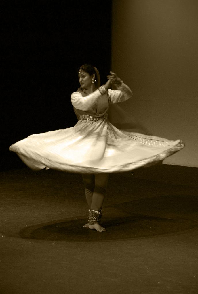 DancingPetalsK's tweet photo. What an amazing experience #Antarnaad2015 !! Joy of performing on #Kathak compositions; Thumri, Bhajan, Nazm, Tarana http://t.co/XkQR0BD3Dz
