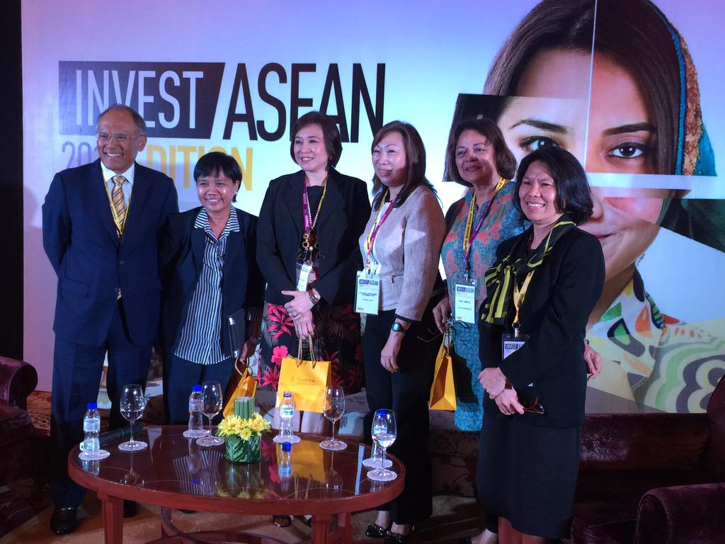 ami_moris's tweet photo. View from the top. Most hi-ranking women executives have strong, mentoring father figures. #beASEAN #tradewithtigers http://t.co/XV6mQraeJi