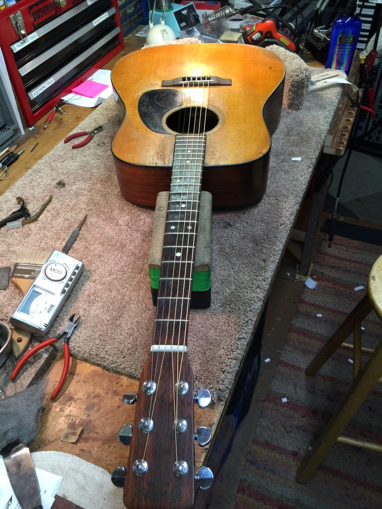myguitarrepair's tweet image. Neck/fretboard reset reinstall bridge/saddle #fretfile #1966 @MartinGuitar #D-21 #amazing #sound #notgivingitback