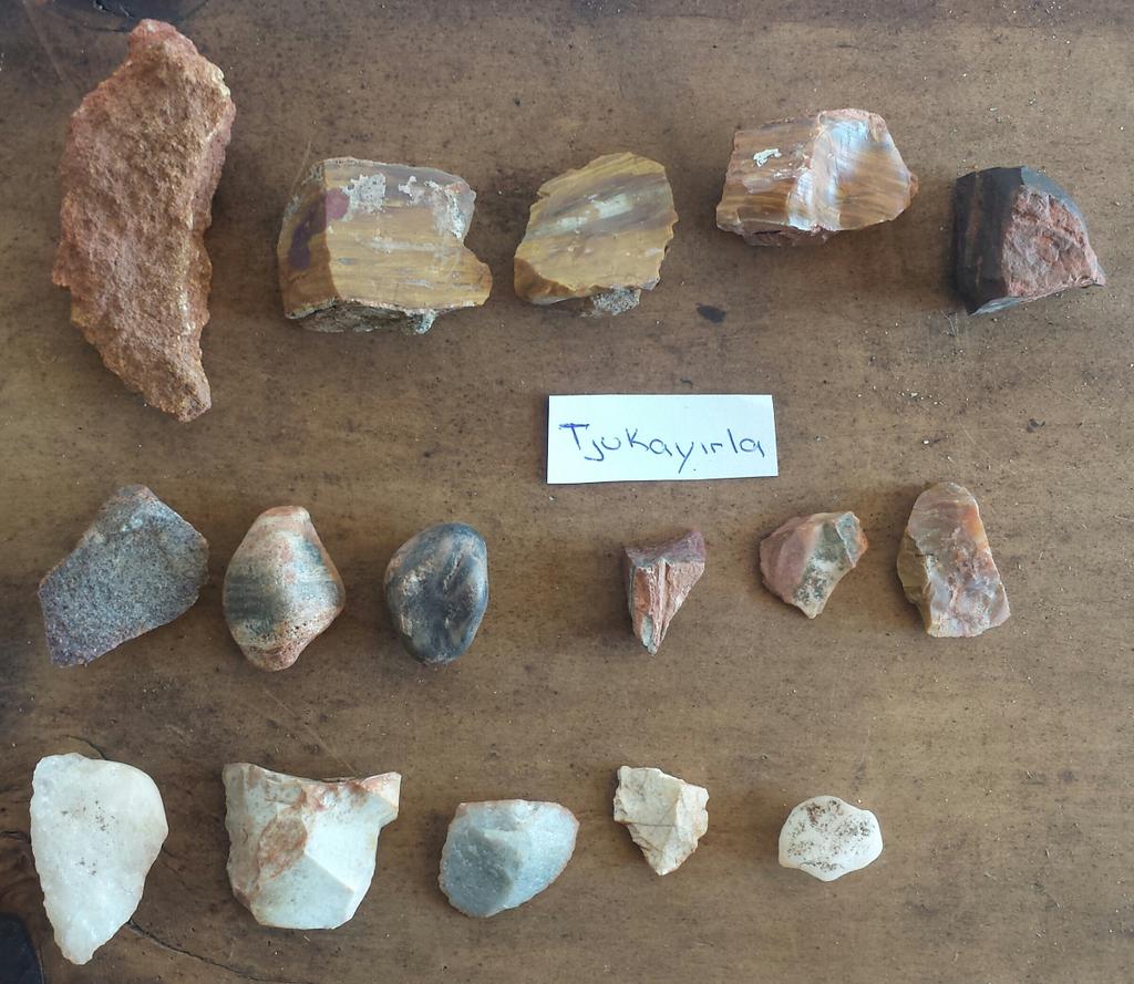 RedEarthBluBoot's tweet photo. Tjukayiria explorations http://t.co/Qp8q0qcvze