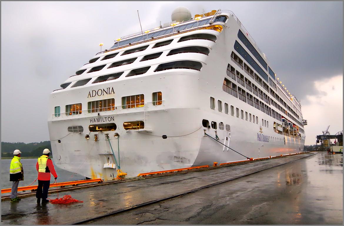 Besøk i  #Fredrikstad - Store dimensjoner over Cruisebåten "ADONIA" fra P&amp;O Cruises
<a href="/OpplevFredrikst/">VisitFredrikstadHval</a> <a href="/Fredrikstadkomm/">Fredrikstad kommune</a>