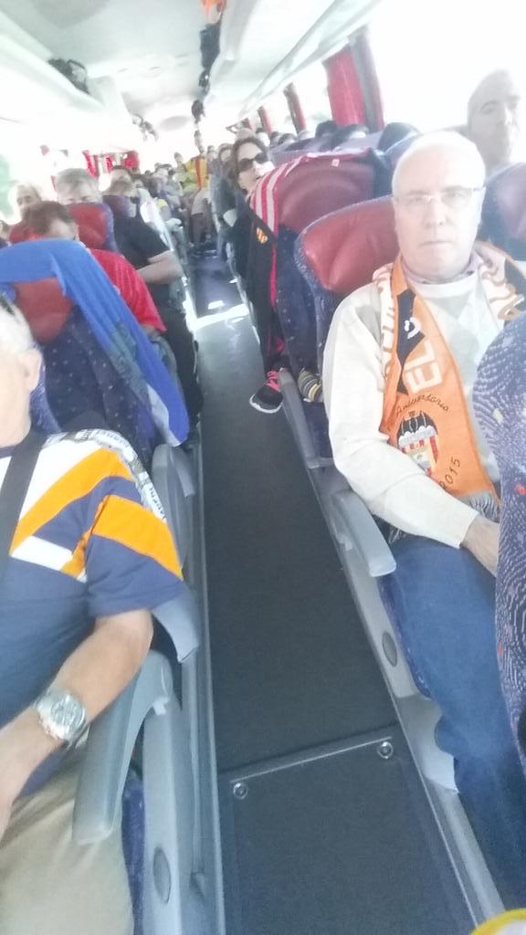 REKENAMUNT6's tweet photo. Llegando a destino #MonacoVCF #VCFOnTour2015 autobús n°15 @APValencianiste recorriendo kms Solo por ti @valenciacf http://t.co/JCmryxbP4t