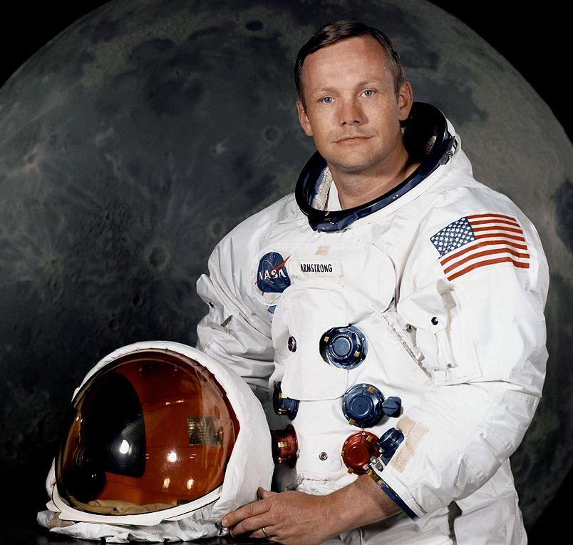 muyinteresante's tweet photo. El 1º ser humano que pisó la Luna, Neil Armstrong, murió hace exactamente 3 años. Su historia: http://t.co/glvNHm6vMX http://t.co/8aHpFuDg8b