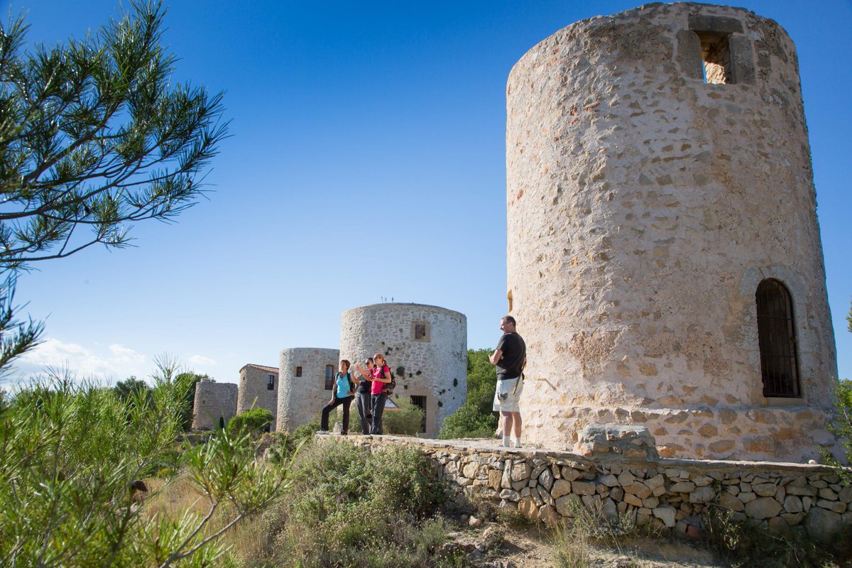 XabiaTurisme's tweet photo. Nos vamos de paseo a los #Molinos de #Xàbia. Hay 11 y datan de los siglos XIV al XVIII, sabes cuál es el más antiguo? http://t.co/M33FMOXxk5
