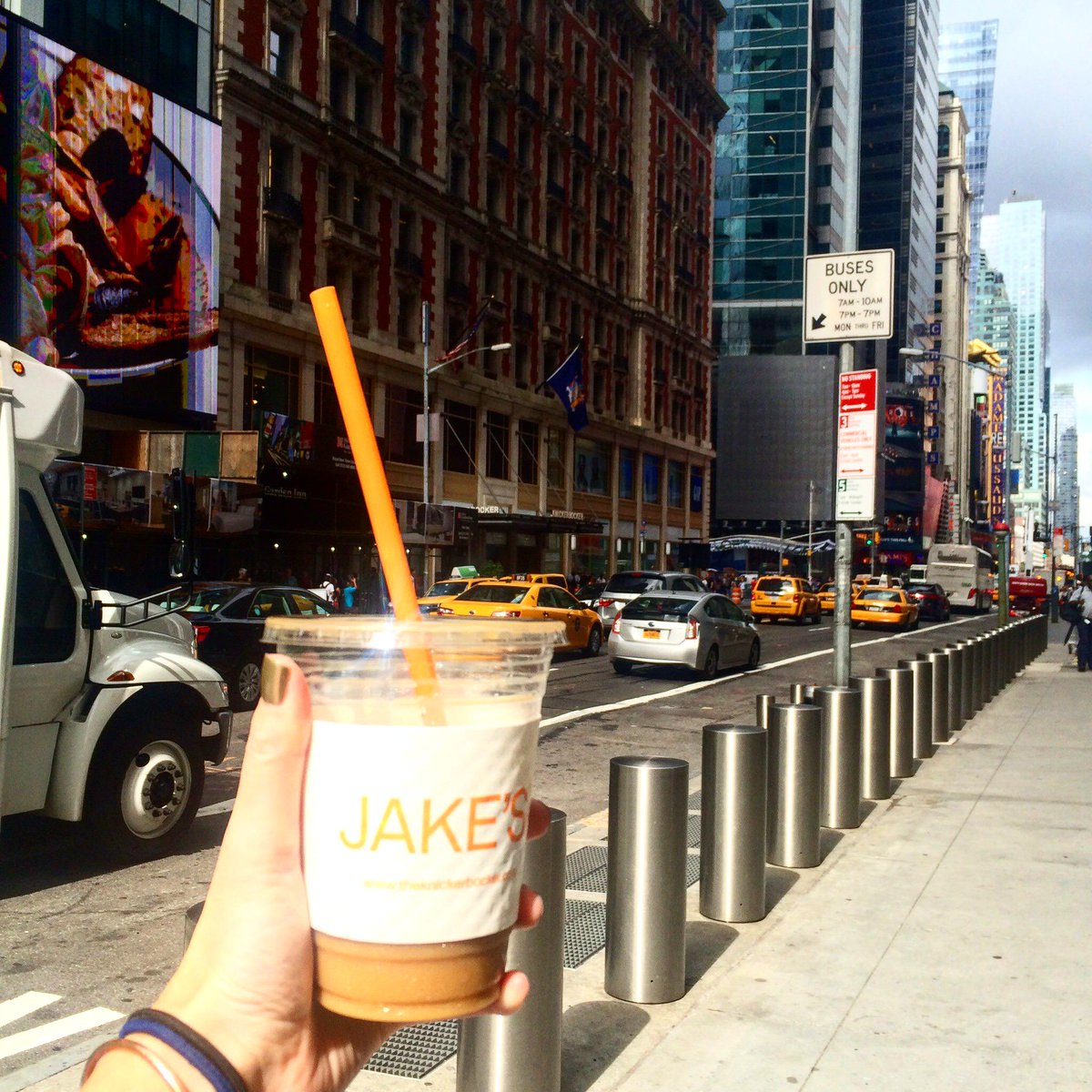 JakesAtTheKnick's tweet photo. Good morning #NewYork! Grab your iced coffee this morning and let's get the day started! http://t.co/RCKAsckwVm