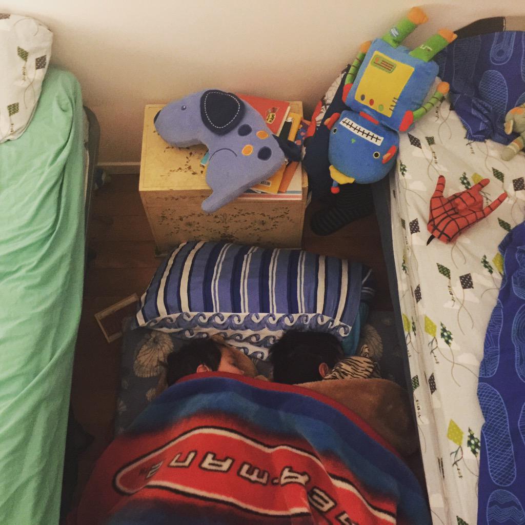 thebaileymackey's tweet photo. Two perfectly good beds and they want to sleep on the floor #maraestyles #brotherlove http://t.co/qX96My7HoF