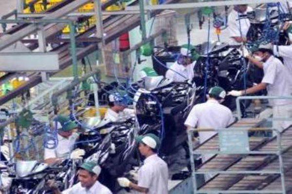 Bisniscom's tweet photo. Honda Kuasai 66.1% Pangsa Pasar Sepeda Motor Nasional http://t.co/M4pFdCiRdz http://t.co/adeUCszCcX