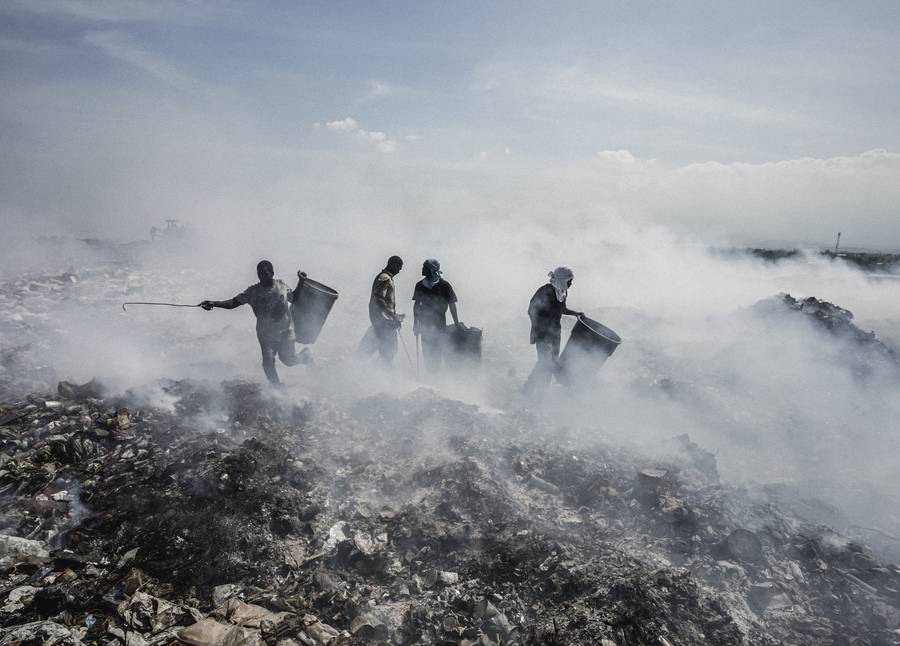 PBarczak's tweet photo. Amazing images showing the true impact of waste http://t.co/gXnFrk7FpB @ResourcesCount #putwasteright #bewastewise http://t.co/MV73fzluzC