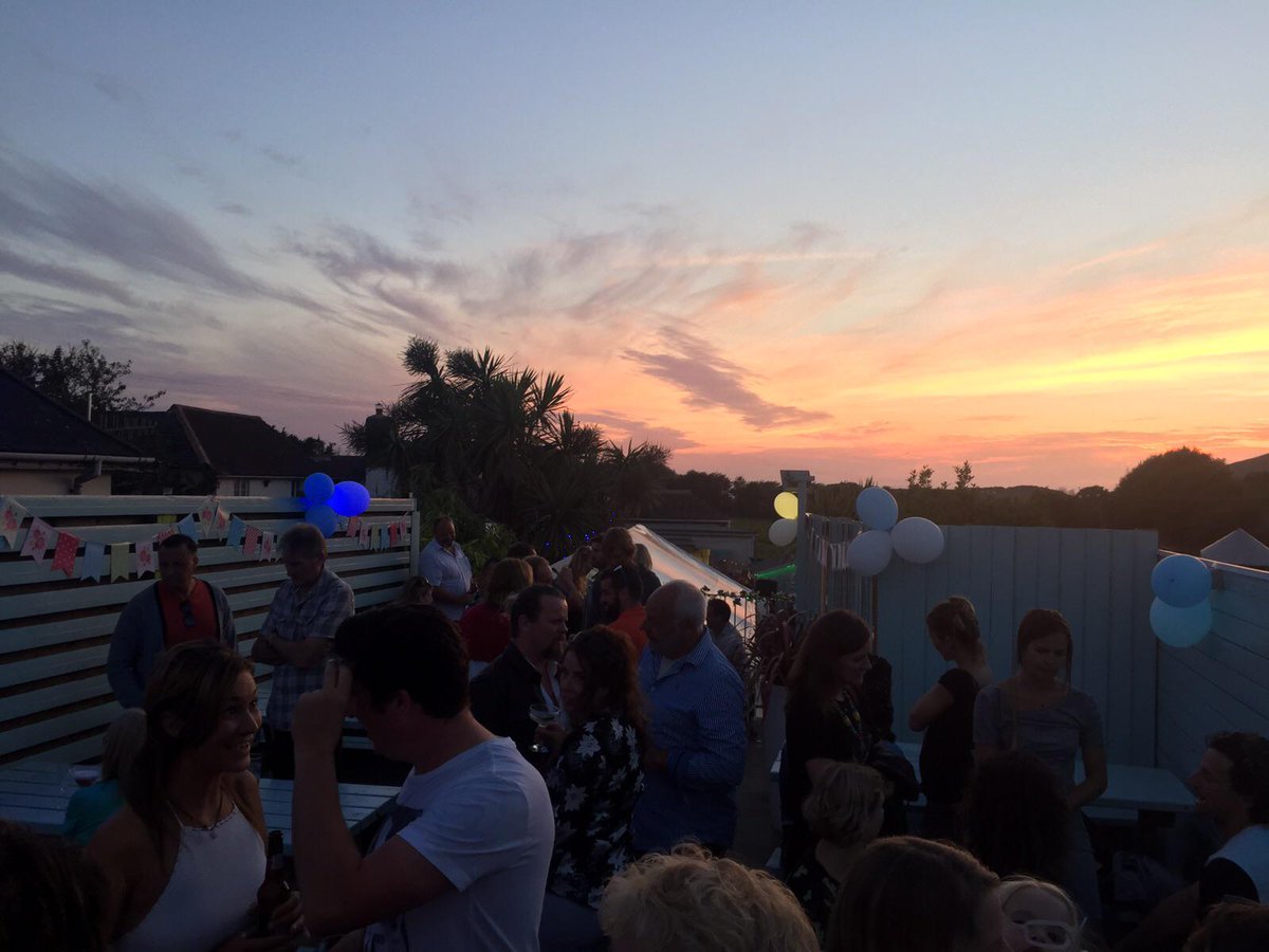Old_Cream_Shop's tweet photo. ***Live Music &amp; BBQ***
This Friday from 7pm
with Charlie Charlesworth
@chornster
*Table booking advisable 
#Croyde http://t.co/H6lsDahZUY
