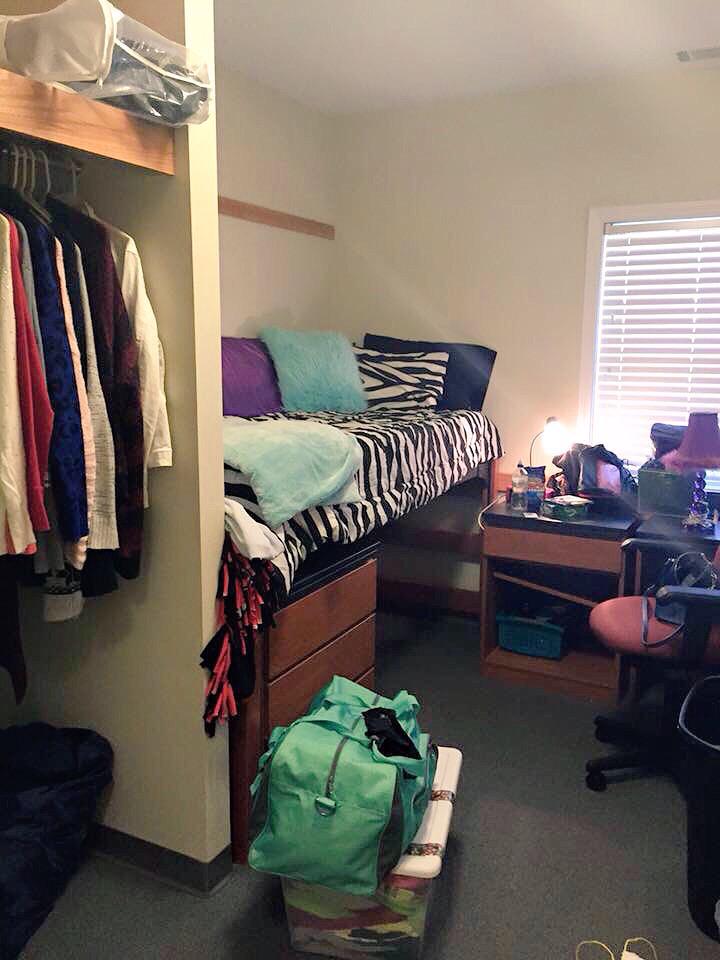 AlexSierraMafia's tweet photo. officially a sophomore in college 😝 http://t.co/boKSwDqiZJ